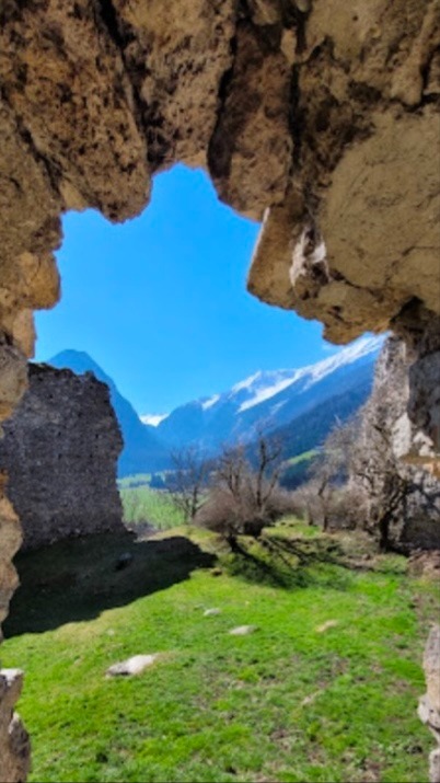 Ausblick Neukirchen am Gro�venediger Renditeobjekt Burgruine aus dem 13. Jahrhundert mit Blick auf den Gro�venediger!